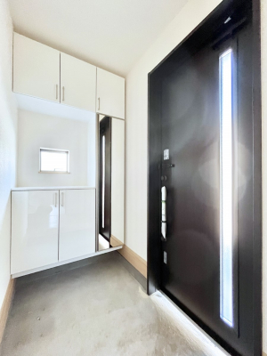 ���ց@������A�������`Entrance�`�@�Ƃ̒��ł��q�l���}����ŏ��̏ꏊ�ł��錺�ւ́A�Ƃ̈�ۂ��̂��̂ł��I�L�x�Ȍ��֎��[�ŁA����Y��ɕۂ��Ƃ��o���܂��􌺊ւɂ͂����Ղ���[�̉��ʔ��������I