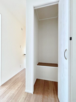 ���̑����ρ@�L�����[�B�|�������G�߂̏��������[���邱�Ƃ��ł��܂��B