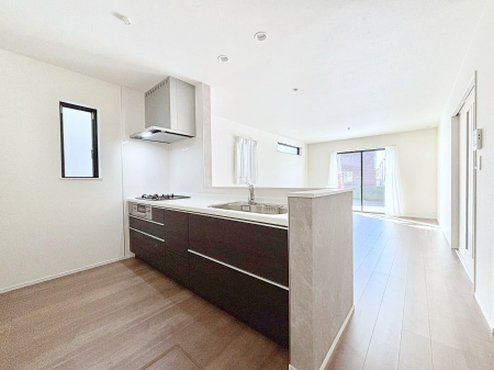 �L�b�`���@���r���O�ŗV�Ԃ��q�l�������Ȃ��炨�������ł���ΖʃL�b�`���B  