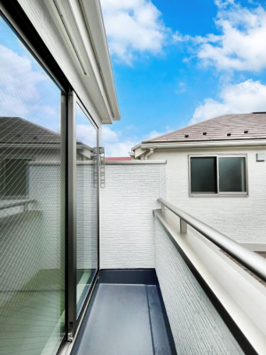 �o���R�j�[�@�������U�������`Balcony�`  �o���R�j�[�͉������z���������݁A���z�c����󕨂��C�����悭�������Ƃ��ł��܂��B�g���₷���J���I�ȃo���R�j�[�ł����z�����������Ղ�~�蒍���A�o���R�j�[�t���Z�܂��B  