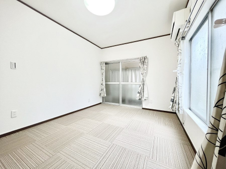 ���̑����ρ@�����`Bed Room�`�@�������������̂��ˌ��Ẵ����b�g�ł��B���Ƒ������������ƂŎ苷�Ɋ����Ă����Z�܂����ˌ��Ăł͊e�����v���C�o�V�[��ۂ��Ƃ��ł��܂��B�Z�܂��ɂ�Ƃ肪���܂�S�������b�N�X�ł��܂���