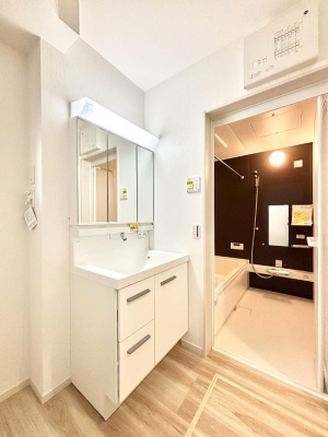 ���̑��@�����`Dressing Room�`  ����������F�����œ��ꂳ��Ă���ƁA�X�b�L���Ɛ�������ۂ������܂��B  ���̗��ɂ͂����Ղ�Ǝ��[�X�y�[�X��W�������I  �����́A�V���v�����@�\�����d�����āB