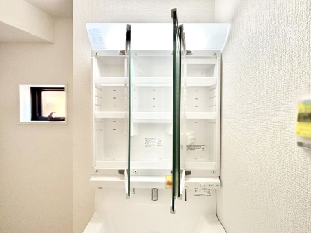 ���̑����ρ@�O�ʋ��̗��ɁA���ϕi��q���p�i�Ȃǂ����[�\�B���ʑ����������ƕۂ��܂��I