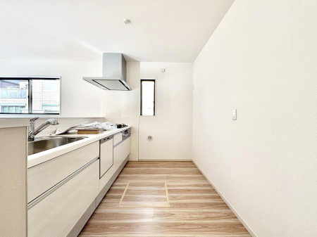 �L�b�`���@�����`Kitchen�`�@�w���������q���̐������������Ȃ��x�B�g���₷���X�^�C���b�V���ȃJ�E���^�[�L�b�`���ɂ́A���̊J���������邱�ƂȂ���w���q�l�������Ȃ���x�̈��S��������܂��B