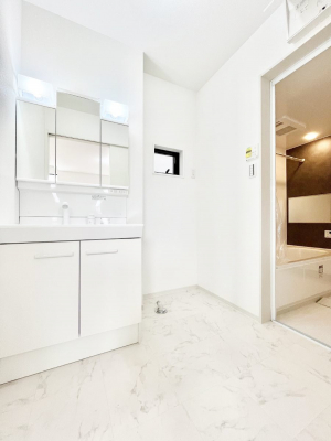 ���̑��@�������Q�������`Dressing Room�`�@�Â��Ȃ肪���Ȑ��ʏ�����������ƍ̌��Ɗ��C���\�Ȃ̂ŋC�����悭���g�������܂��B�O�ʋ��^�C�v�̐��ʑ�͋������[�ŎU�炩�肪���Ȑ��ʏ����X�b�L����