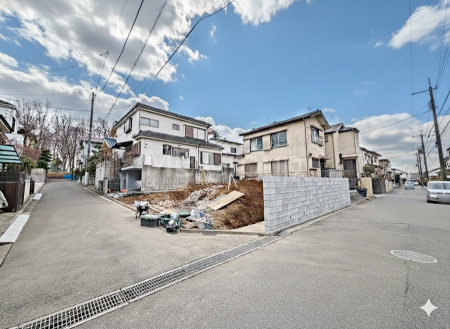 ���n�O�ώʐ^�@�O�ρ`Exterior�`  �O�ʓ��H�F �Z��n�ɂȂ��Ă���̂Ŏԗʂ����Ȃ��A�Â��ȗ��n�ł��B�q��Ċ����ǍD�ł������ӊ������킹�Ă��ē������Ē����܂��B���C�y�ɂ��₢���킹���������B