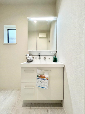 ���ʑ�E���ʏ��@�����`Dressing Room�`  ����������F�����œ��ꂳ��Ă���ƁA�X�b�L���Ɛ�������ۂ������܂��B  ���̗��ɂ͂����Ղ�Ǝ��[�X�y�[�X��W�������I  �����́A�V���v�����@�\�����d�����āB