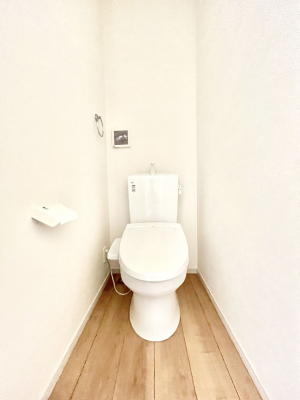 �g�C���@�����`Toilet�`�@�Y��E�X�b�L���E���K�ȃE�H�V�����b�g�t�g�C���ł��낰���Ԃł��B�g�C���͖����g�킴��𓾂Ȃ����́B����������ۂ������ł��ˁB�g�C����2��������̂Œ��̍��G���ɕ֗��ł��I