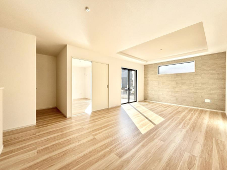 ���r���O�@�����`Living�`�@�O���̗��Ȃ��V���v���ł�������LDK�B�傫�ȑ�������������������ނ̂Ŏ��������邭�A�Ƒ��̌e���̏�Ƃ��ăs�b�^���ł��B�J�����Ɠ�������̗ǂ��𐥔񂲗����������I