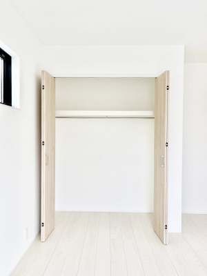 ���[�@�����`Closet�`�@�ǖʃN���[�[�b�g������΃^���X��u���K�v���Ȃ��A�o������̂Ȃ��X�b�L����Ԃ��ێ��ł��܂��B����ꂽ�X�y�[�X��L���Ɋ��p�ł������B�G�߂̈ߗނ��̕i�Ȃǂ����Ղ���[�o���܂��ˁ�