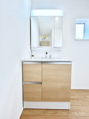 ���ʑ�E���ʏ��@�����`Dressing Room�`  ����������F�����œ��ꂳ��Ă���ƁA�X�b�L���Ɛ�������ۂ������܂��B  ���̗��ɂ͂����Ղ�Ǝ��[�X�y�[�X��W�������I  �����́A�V���v�����@�\�����d�����āB