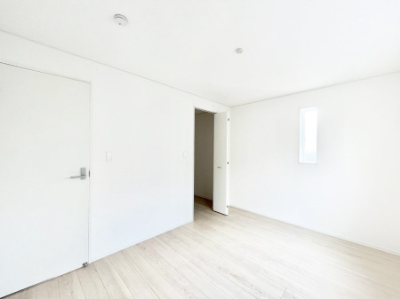 �Q���@������3�������`Bed Room�`�@�؂̉����肪�₳�����t���[�����O�͈��炬�������炷�v���C�x�[�g��ԁB����߂̃t���[�����O�ł��̂ŁA�ǎ��Ƃ��}�b�`���A���������X�ɍL�������Ă������ʂ��B