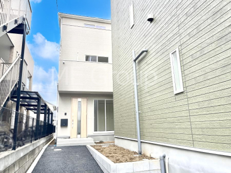 ���n�O�ώʐ^�@�O�ρ�3�������`Exterior�`�@���X�����Ȃ���A�咣���߂����ǂ����]�T������������V���[�v�ȃt�H�����ŘȂޓ@��́A���V�̋�ƏƂ炵���킹�鎖�ŁA�{������ׂ������`�̎p�������Ă���܂��B