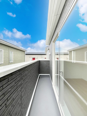 �o���R�j�[�@������1�������`Balcony�`  �o���R�j�[�͉������z���������݁A���z�c����󕨂��C�����悭�������Ƃ��ł��܂��B  �g���₷���J���I�ȃo���R�j�[�ł����z�����������Ղ�~�蒍���A�o���R�j�[�t���Z�܂��B  