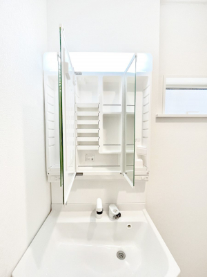 ���̑����ρ@�ݔ���1�������O�ʋ��̗��ɁA���ϕi��q���p�i�Ȃǂ����[�\�B���ʑ����������ƕۂ��܂��I