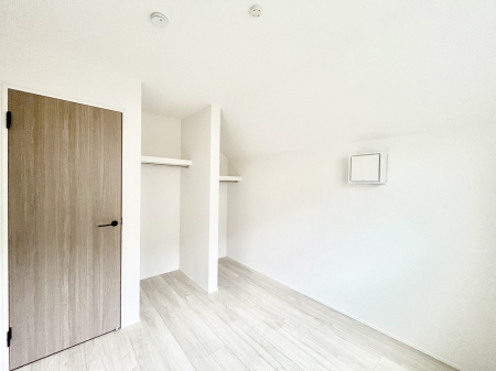 �q�������@�����`Bed Room�`�@�������������̂��ˌ��Ẵ����b�g�ł��B���Ƒ������������ƂŎ苷�Ɋ����Ă����Z�܂����ˌ��Ăł͊e�����v���C�o�V�[��ۂ��Ƃ��ł��܂��B�Z�܂��ɂ�Ƃ肪���܂�S�������b�N�X�ł��܂���