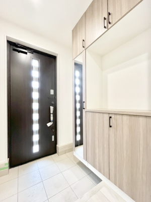 ���ց@�����`Entrance�`�@���ʔ��~���[�t�Ȃ̂ŁA���o�����O�̐g�����Ȃ݃`�F�b�N�Ɂ��􌺊ւ͂��q�l�����o�}�������ԍŏ��̏ꏊ�A�A���Ă��鎞�ɓ���ŏ��̏ꏊ�B����ȏꏊ�����炱���A���ǂ���ԂɁc��