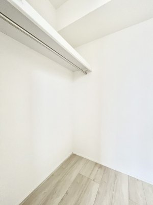 ���̑��@�����`Walk-in Closet�`�@�K�v�Ȃ��̂�R�[�f�B�l�[�g���ꗗ���Ċm�F�ł��A�g�x�x�⏀�����Z���ԂōςރE�H�[�N�C���N���[�[�b�g��ݒu���܂����B�Ƃ̒�����������Ƃ�����֗��Ȏ��[�X�y�[�X�ł��B