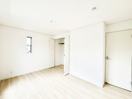 �Q���@�����`Bed Room�`�@�������������̂��ˌ��Ẵ����b�g�ł��B���Ƒ������������ƂŎ苷�Ɋ����Ă����Z�܂����ˌ��Ăł͊e�����v���C�o�V�[��ۂ��Ƃ��ł��܂��B�Z�܂��ɂ�Ƃ肪���܂�S�������b�N�X�ł��܂���