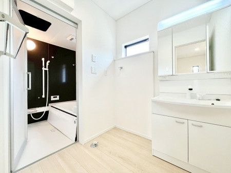 ���̑��@�����`Dressing Room�`�@�Â��Ȃ肪���Ȑ��ʏ�����������ƍ̌��Ɗ��C���\�Ȃ̂ŋC�����悭���g�������܂��B�O�ʋ��^�C�v�̐��ʑ�͋������[�ŎU�炩�肪���Ȑ��ʏ����X�b�L����