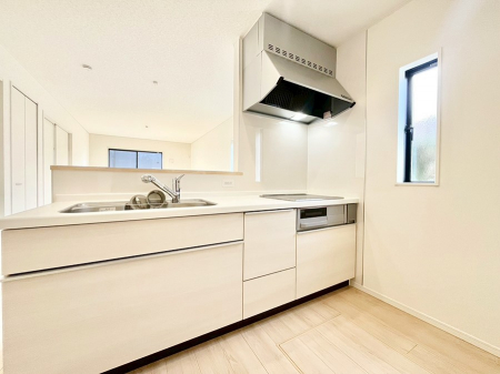 �L�b�`���@�����`Kitchen�`���r���O�����n����J�E���^�[�L�b�`���B���������Ȃ���Ƒ��ƃR�~���j�P�[�V�������Ƃ�邾���łȂ��A�傫�ȊJ���������邱�Ƃ��ł��܂��B  ���q�l�̐����������邱�Ƃ��ł��܂��ˁI