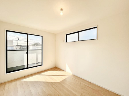 �Q���@�������Q�������`Bed Room�`�@�u��������������l�v�Ƃ��v�w�ł�����肭�낰��WIC�t���̐Q���B�����̉Ǝ��₨�d���ɔ�ꂽ���̓t�J�t�J�̃x�b�g�Ŗ�����Ă��������B�{�I�������Ă����K�ȍL����������