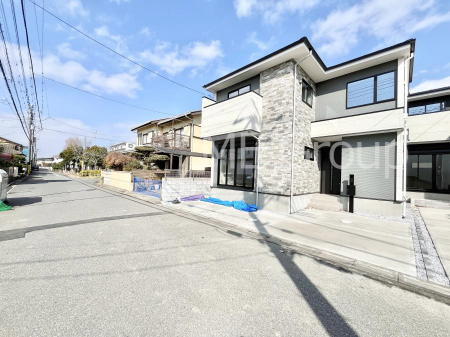 ���n�O�ώʐ^�@�O�ρ`Exterior�`�@�O�ʓ��H�F�� 5.9m ����  �O�ʓ��H�͊ՐÂȏZ��n���͂���Ԓʂ�̏��Ȃ����H�B���Ԃ̏o��������炭�炭�ł��I���s���_�E���n���w�̂���]�́A���C�y�ɂ��₢���킹���������I