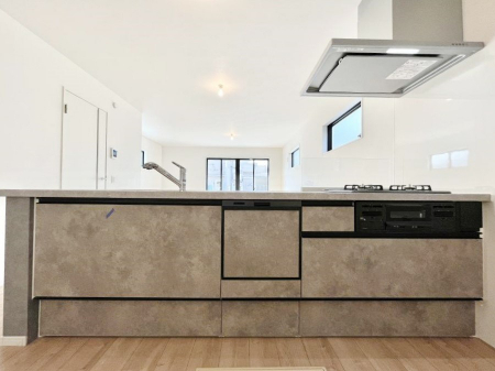 �L�b�`���@�������Q�������`Kitchen�`�@��b���e�ރ��r���O�A�������������Ȃ�L�b�`���B�Ƃ́A�������������ł͂Ȃ��A��炵��������A���K�ɂ���ꏊ�B�Ί�̖����A���炬�̓��X�̂��߂ɁA�ŐV�̐ݔ��E�d�l���̗p�B