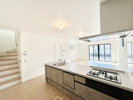 �L�b�`���@�������Q�������`Kitchen�`�@�u���������͉�����낤�v����ȃL�b�`���Ȃ�v�������藿�����ł����Ⴂ�܂��B�L�b�`������̓��r���O����]�ł��܂��B�Ƒ����Ȃ��邨�Ƃ������ɂ������܂��B