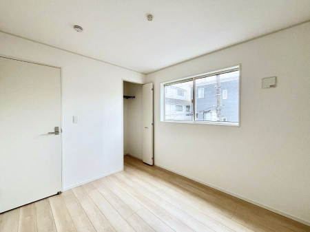 ���̑����ρ@������1�������`Bed Room�`  �u��������������l�v�Ƃ��v�w�ł�����肭�낰��Q���B  �����̉Ǝ��₨�d���ɔ�ꂽ���̓t�J�t�J�̃x�b�g�Ŗ�����Ă��������B�e���r��{�I�������Ă����K�ȍL����������