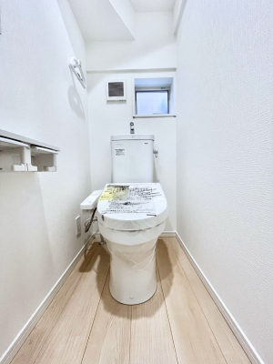 �g�C���@������1�������`Toilet�`�@�Y��E�X�b�L���E���K�ȃE�H�V�����b�g�t�g�C���ł��낰���Ԃł��B�g�C���͖����g�킴��𓾂Ȃ����́B����������ۂ������ł��ˁB�g�C����2��������̂Œ��̍��G���ɕ֗��ł��I