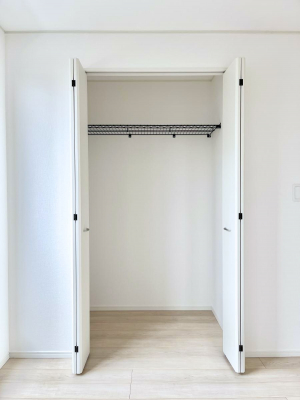 ���[�@������2�������`Closet�`�@�ǖʃN���[�[�b�g������΃^���X��u���K�v���Ȃ��o������̂Ȃ��X�b�L����Ԃ��ێ��ł��܂��B����ꂽ�X�y�[�X��L���Ɋ��p�ł������B�G�߂̈ߗނ��̕i�Ȃǂ����Ղ���[�o���܂���