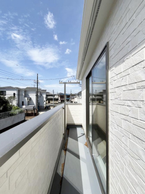 �o���R�j�[�@�����`Balcony�`  �o���R�j�[�͉������z���������݁A���z�c����󕨂��C�����悭�������Ƃ��ł��܂��B  �g���₷���J���I�ȃo���R�j�[�ł����z�����������Ղ�~�蒍���A�o���R�j�[�t���Z�܂��B  