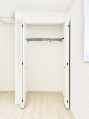 ���[�@�����`Closet�`�@�ǖʃN���[�[�b�g������΃^���X��u���K�v���Ȃ��A�o������̂Ȃ��X�b�L����Ԃ��ێ��ł��܂��B����ꂽ�X�y�[�X��L���Ɋ��p�ł������B�G�߂̈ߗނ��̕i�Ȃǂ����Ղ���[�o���܂��ˁ�