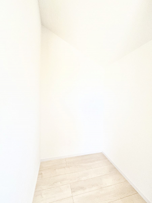 ���̑��@�����`Walk-in Closet�`�@�K�v�Ȃ��̂�R�[�f�B�l�[�g���ꗗ���Ċm�F�ł��A�g�x�x�⏀�����Z���ԂōςރE�H�[�N�C���N���[�[�b�g��ݒu���܂����B�Ƃ̒�����������Ƃ�����֗��Ȏ��[�X�y�[�X�ł��B