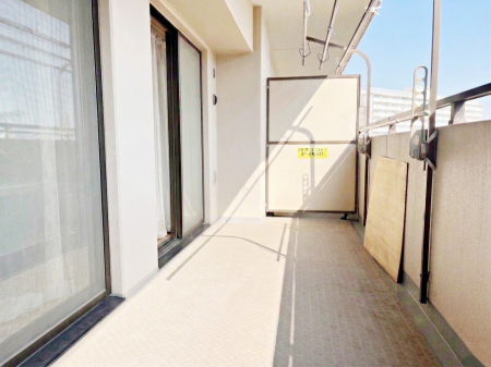 �o���R�j�[�@�����`Balcony�`�@��������̃o���R�j�[�̑O�ɂ͉_�ȊO�ɑ��z���Ղ���̂�����܂���B�����󕨂������₷���A����薾�邭�C�����̂������������Ă��܂��B�g���₷���J���I�ȃo���R�j�[�ł��􁦈ꕔ���H�L