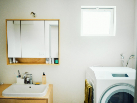 ���ʑ�E���ʏ��@�����`Dressing Room�`�@�\���ȑ傫���̐��ʑ�͎��[�����鎖�Ȃ���A�g�����Ȃ݃`�F�b�N�⎕�����ȂǁA���̍Q�����������Ԃł��z�e�����C�N�ȃX�y�[�X�ŗ]�T�Ƃ�Ƃ�������Ē����܂��B