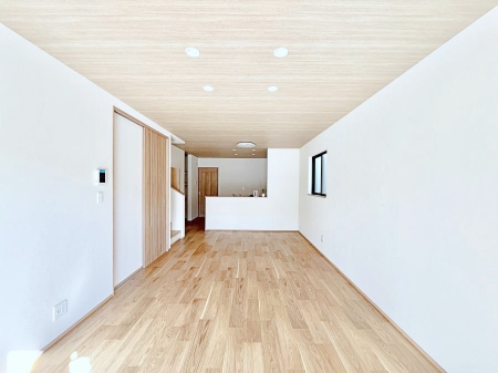 ���̑����ρ@�������������`Living�`�@���r���O�ɊK�i�̂���Ԏ��ł���Ƒ��̃R�~���j�P�[�V�������X���[�Y�Ɏ��܂��ˁ��Ƃ肠���炵�ƐS�n�悢�Z�����a���ґ�Ȏ��Ԃ����Ƒ��݂�Ȃł��߂����������B