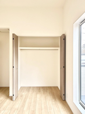 ���[�@�����`Closet�`�@�ǖʃN���[�[�b�g������΃^���X��u���K�v���Ȃ��A�o������̂Ȃ��X�b�L����Ԃ��ێ��ł��܂��B����ꂽ�X�y�[�X��L���Ɋ��p�ł������B�G�߂̈ߗނ��̕i�Ȃǂ����Ղ���[�o���܂��ˁ�