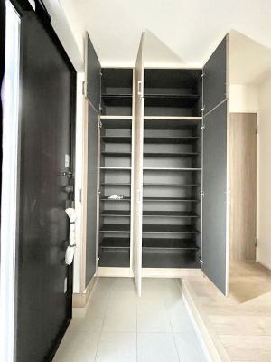 ���̑����ρ@�����Ղ���[�ł���V���[�Y�{�b�N�X�ŉƑ��S���̌C���A���ւ�������B  