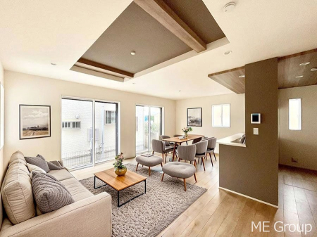 ���r���O�@�����`Living�`�@�Ƒ��̉�b��Ί炪�s���������r���O�ł��B�q���������Ă�p�����Ȃ���A�傫�ȃ\�t�@��_�C�j���O�e�[�u���ł������H���������肭�났�����􂻂�Ȗ������������Ԃł��I���Ƌ��CG�ł�