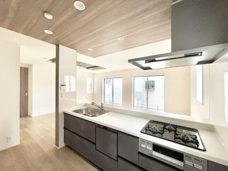 �L�b�`���@�����`Kitchen�`���r���O�����n����J�E���^�[�L�b�`���B���������Ȃ���Ƒ��ƃR�~���j�P�[�V�������Ƃ�邾���łȂ��A�傫�ȊJ���������邱�Ƃ��ł��܂��B  ���q�l�̐����������邱�Ƃ��ł��܂��ˁI