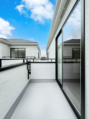 �o���R�j�[�@������C�������`Balcony�`  �o���R�j�[�͉������z���������݁A���z�c����󕨂��C�����悭�������Ƃ��ł��܂��B�g���₷���J���I�ȃo���R�j�[�ł����z�����������Ղ�~�蒍���A�o���R�j�[�t���Z�܂��B  