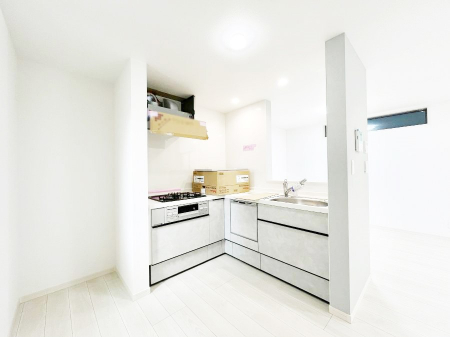 �L�b�`���@�����`Kitchen�`�@�������Z���A�葁����Ƃł���k�^�L�b�`���B�R�[�i�[�ɃX�p�C�X�ނ�u���ăX�b�L���Ɓ�L�X�Ƃ�����ƃX�y�[�X�ŃX�g���X�Ȃ������������y���݂��������܂���
