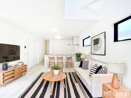 ���r���O�@�������P�������`Living�`�@�Ƒ��̉�b��Ί炪�s���������r���O�ł��B�傫�ȃ\�t�@��_�C�j���O�e�[�u���ł������H���������肭�났�����􂻂�Ȗ������������Ԃł��I���Ƌ��CG�ł�