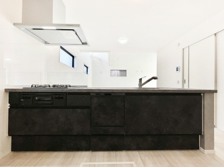 �L�b�`���@�������P�������`Kitchen�`�@��b���e�ރ��r���O�A�������������Ȃ�L�b�`���B�Ƃ́A�������������ł͂Ȃ��A��炵��������A���K�ɂ���ꏊ�B�Ί�̖����A���炬�̓��X�̂��߂ɁA�ŐV�̐ݔ��E�d�l���̗p�B