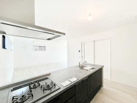 �L�b�`���@�������P�������`Kitchen�`�@�u���������͉�����낤�v����ȃL�b�`���Ȃ�v�������藿�����ł����Ⴂ�܂��B�L�b�`������̓��r���O����]�ł��܂��B�Ƒ����Ȃ��邨�Ƃ������ɂ������܂��B