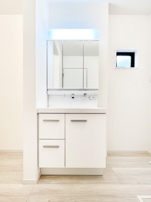 ���ʑ�E���ʏ��@�������P�������`Dressing Room�`�@�Â��Ȃ肪���Ȑ��ʏ�����������ƍ̌��Ɗ��C���\�Ȃ̂ŋC�����悭���g�������܂��B�O�ʋ��^�C�v�̐��ʑ�͋������[�ŎU�炩�肪���Ȑ��ʏ����X�b�L����