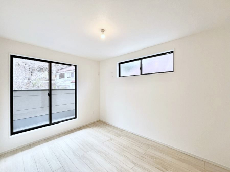 ���̑����ρ@�����`Bed Room�`�@2�ʍ̌����m�ۂ������邢�����́A���ʂ����ǂ��A��ϋ��S�n�̗ǂ���ԂƂȂ��Ă���܂��B�u�₩�ȕ��������ċN���钩�́A���K�����̎n�܂�ɁI���������ʕ����ƂĂ��ǂ��Z�܂���