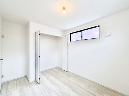 �Q���@�����`Bed Room�`�@�������������̂��ˌ��Ẵ����b�g�ł��B���Ƒ������������ƂŎ苷�Ɋ����Ă����Z�܂����ˌ��Ăł͊e�����v���C�o�V�[��ۂ��Ƃ��ł��܂��B�Z�܂��ɂ�Ƃ肪���܂�S�������b�N�X�ł��܂���